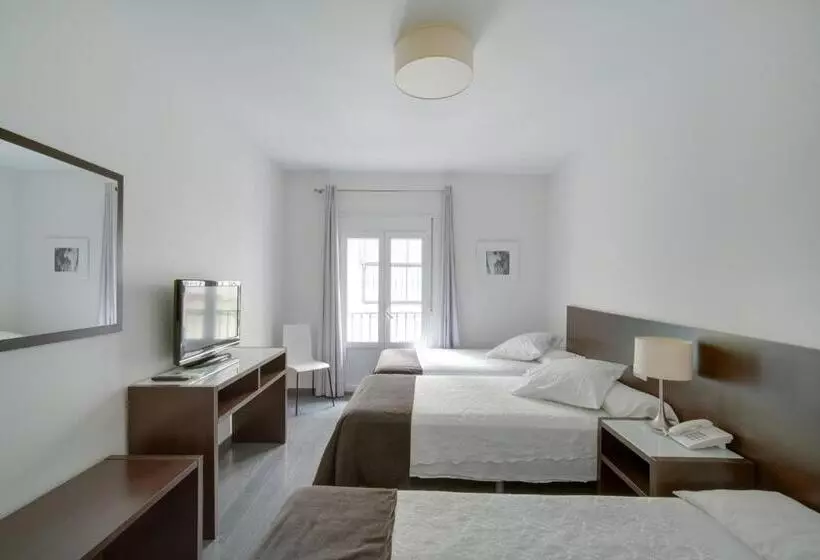 اتاق استاندارد سه نفره, Madrid De Sevilla