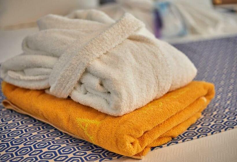 غرفة ديلوكس مطلّة علي البحر مزوَّدة بشُرفة, Ibersol Torremolinos Beach