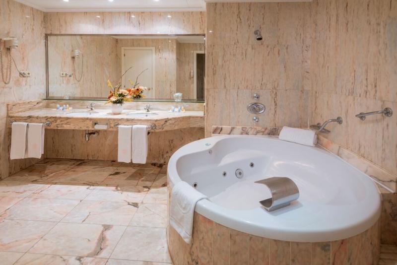 스위트, Mas Gallau