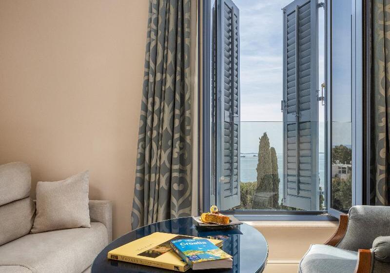 バルコニー付きスタンダードルーム, Monopol