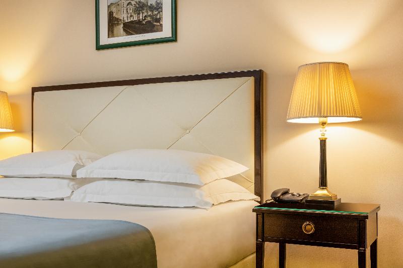 バルコニー付きスタンダードルーム, Monopol