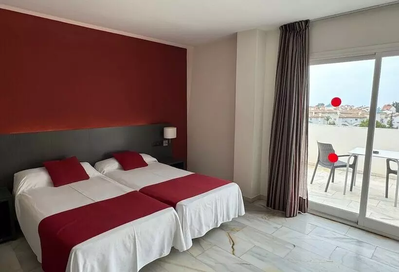 Habitación Estándar con Terraza, Nerja Club By Dorobe