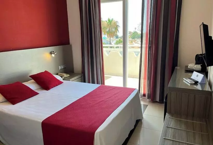 Habitación Estándar con Terraza, Nerja Club By Dorobe