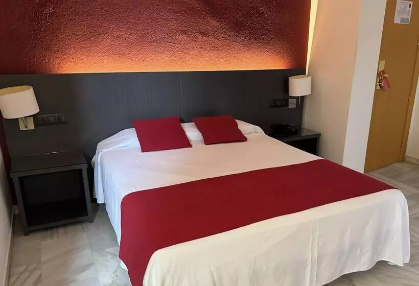 Habitación Estándar con Terraza, Nerja Club By Dorobe