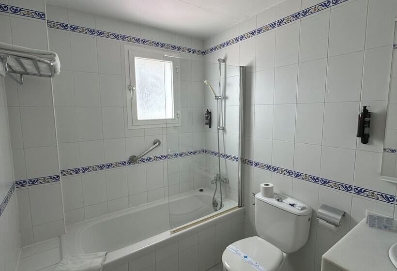 Quarto Estandar com Terraço, Nerja Club By Dorobe