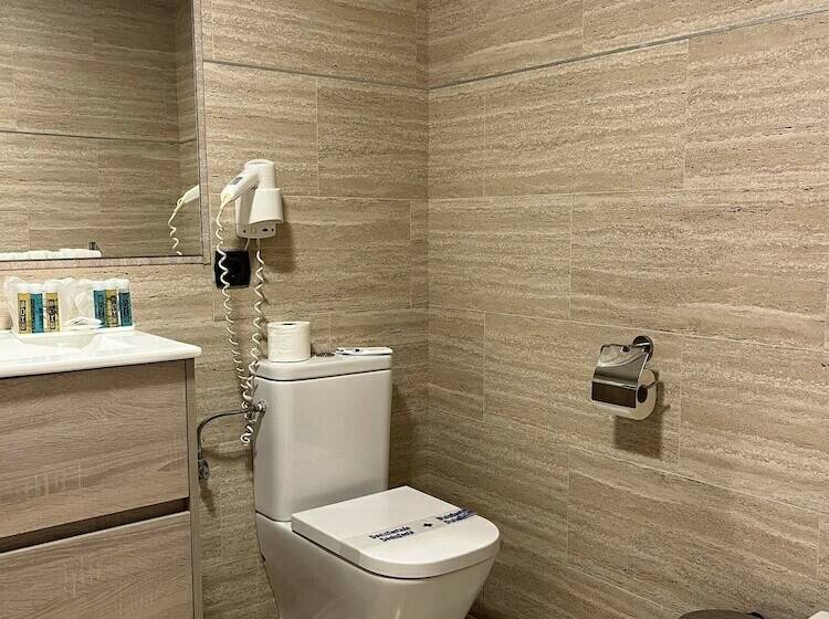 חדר אקונומי, Nerja Club By Dorobe