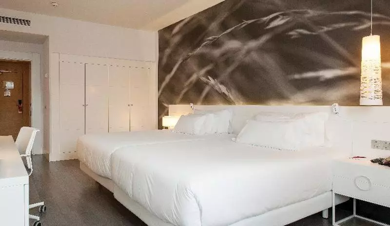 اتاق استاندارد, NH Collection Villa De Bilbao