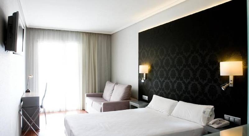 스탠다드 트리플 룸, Num