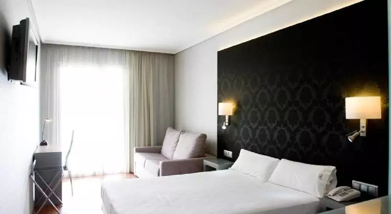 Quarto Triplo Standart, Num