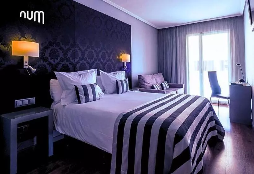 Quarto Triplo Standart, Num
