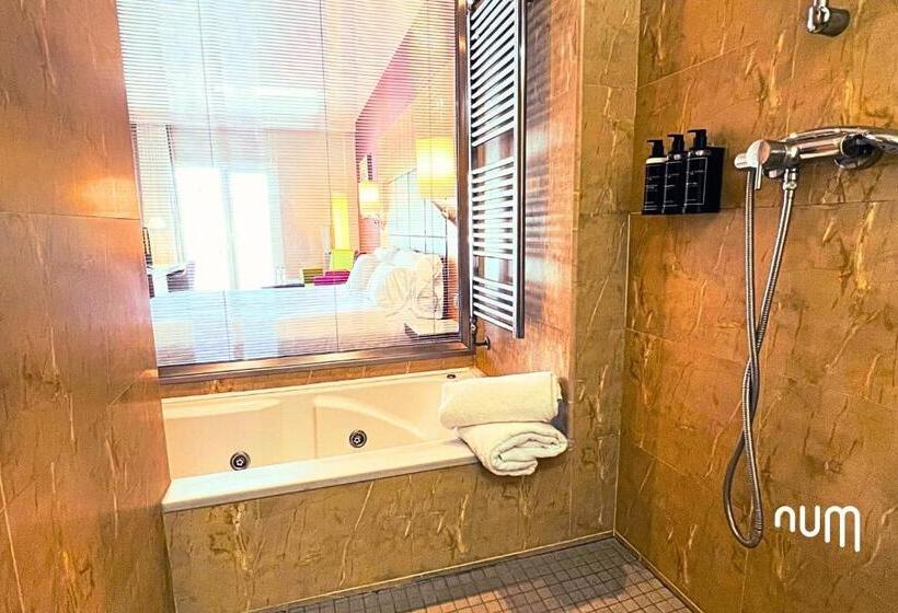 수피리어 싱글 룸, Num