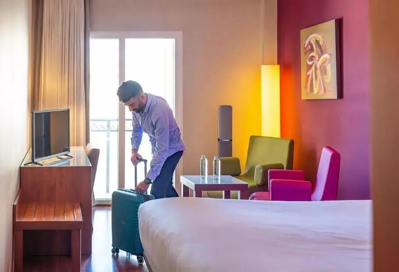 Superior Room, Num