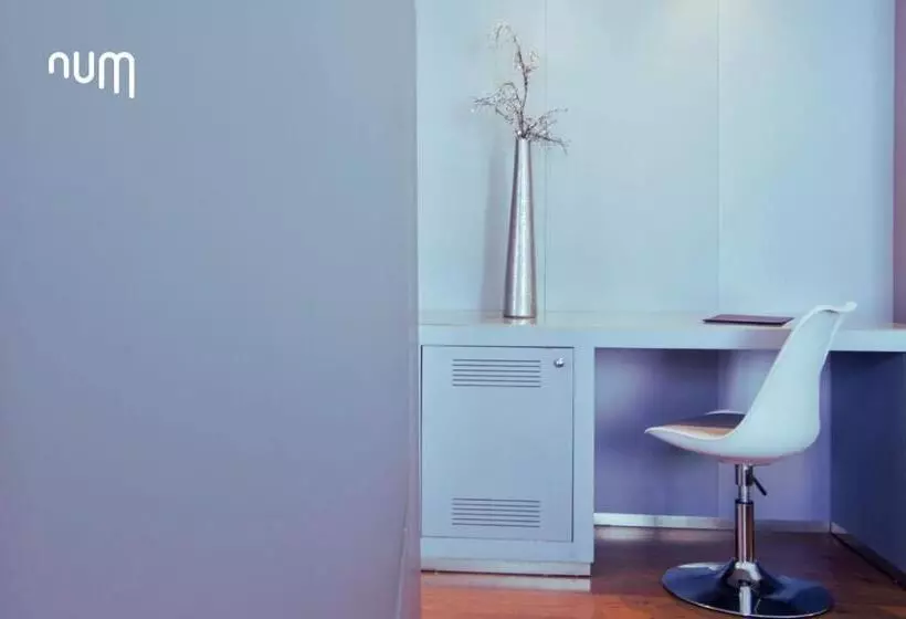 Suite King Bed, Num