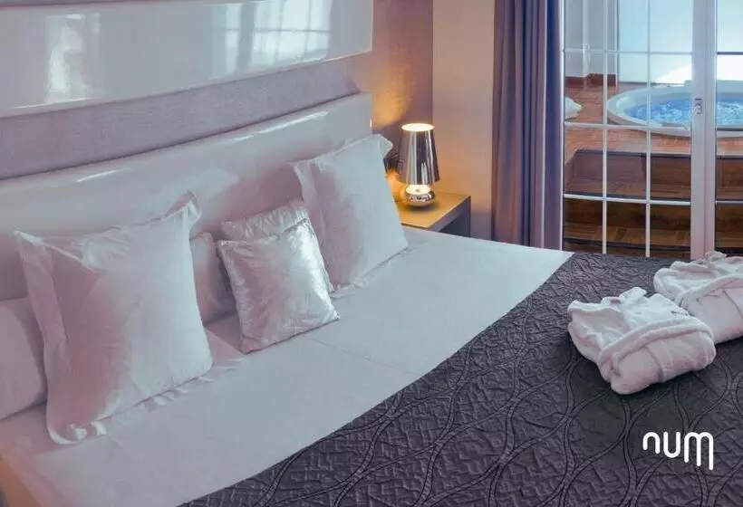 Suite King Bed, Num