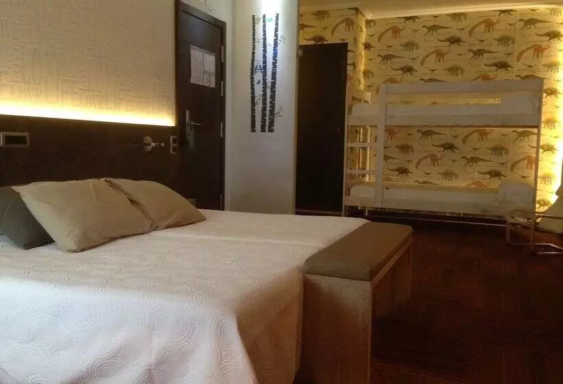Family Room, Oriente