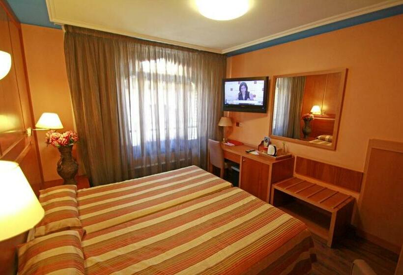 Номер Стандарт Трехместный, Paris Centro