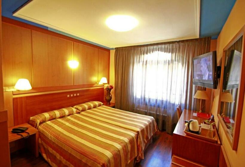 Четырехместный Номер Стандарт, Paris Centro