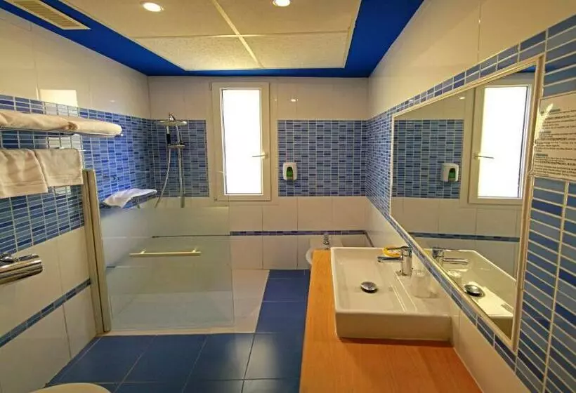 اتاق استاندارد چهار تخته, Paris Centro