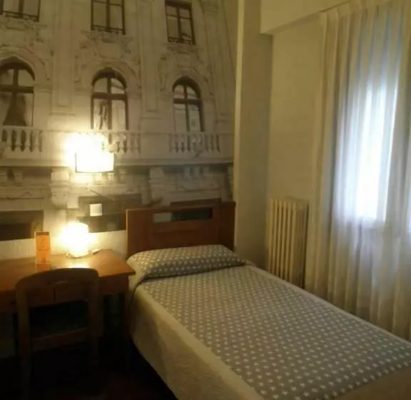 Standard Yhden Hengen Huone, Photo Zabalburu