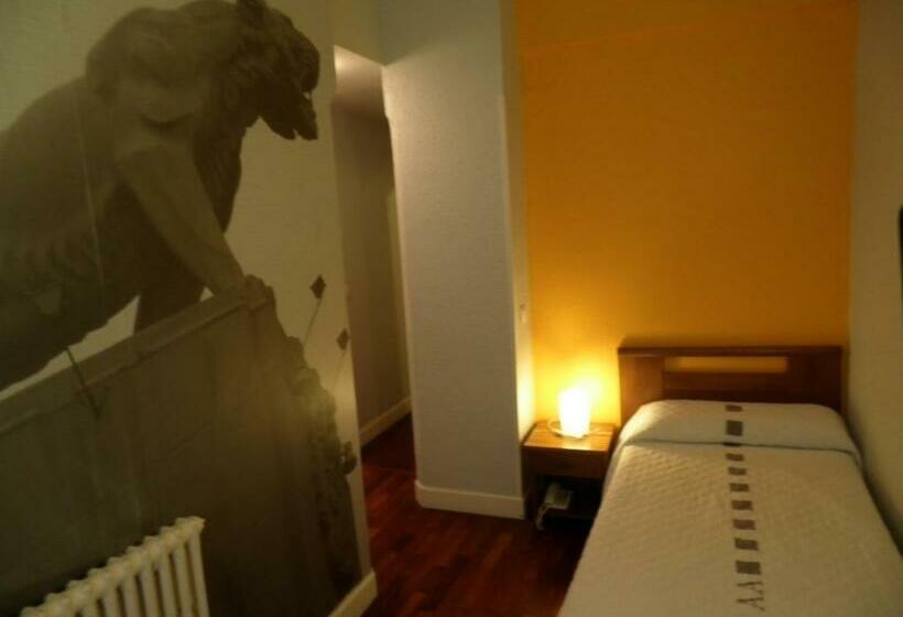 Quarto Estandar Individual, Photo Zabalburu