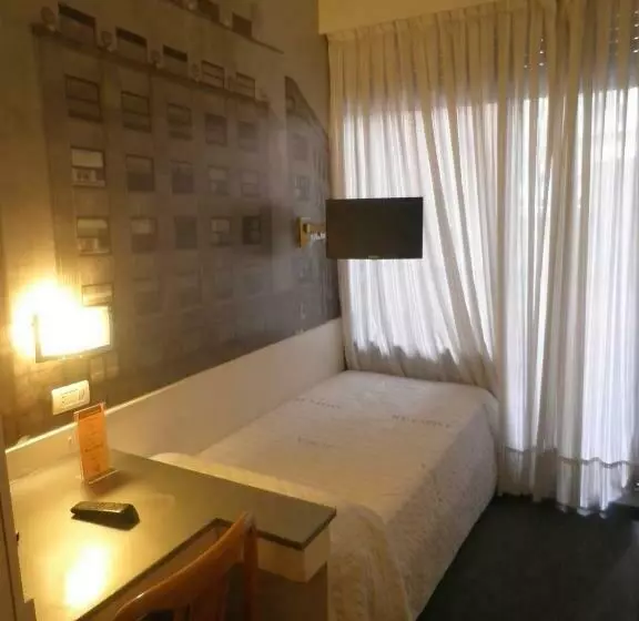 Standard Yhden Hengen Huone, Photo Zabalburu