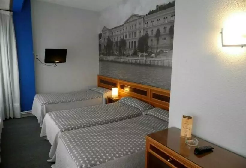 Standard Kolmen Hengen Huone, Photo Zabalburu