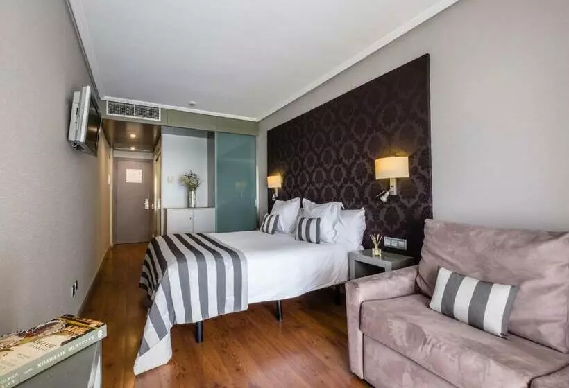Quarto Triplo Standart, Num