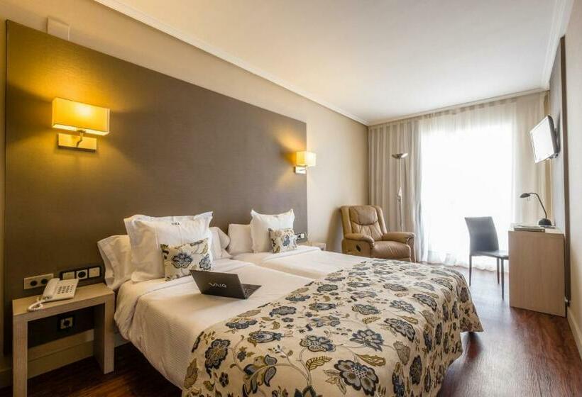 스탠다드 트리플 룸, Num