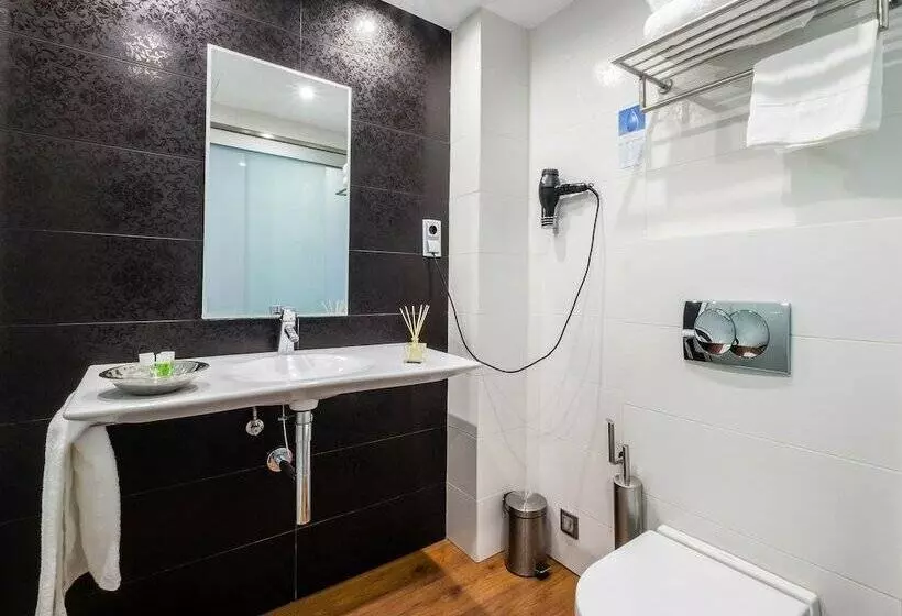 Quarto Triplo Standart, Num