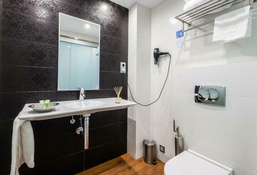 4인용 스탠다드 룸, Num