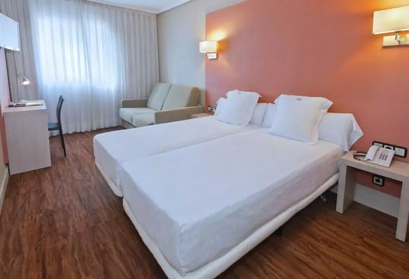 Quarto Quádruplo Standard, Num