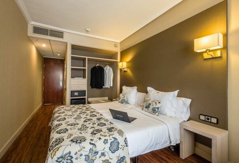 4인용 스탠다드 룸, Num