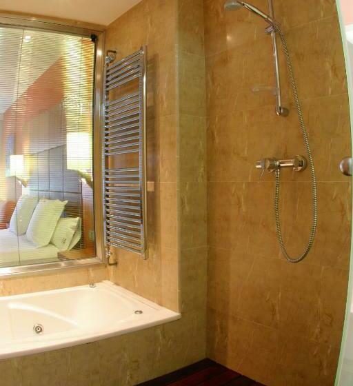 수피리어 룸, Num