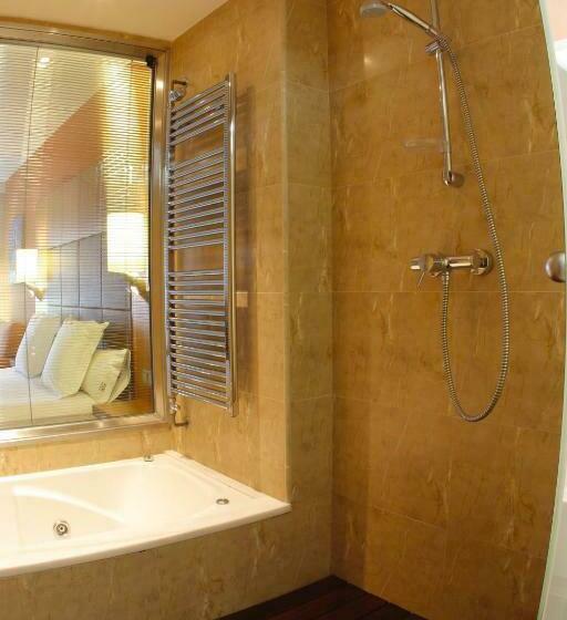 수피리어 룸, Num