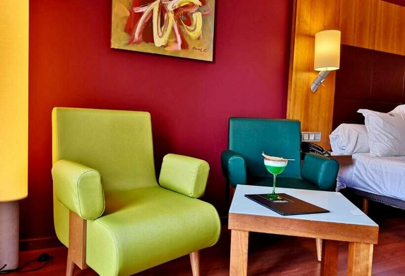 수피리어 룸, Num