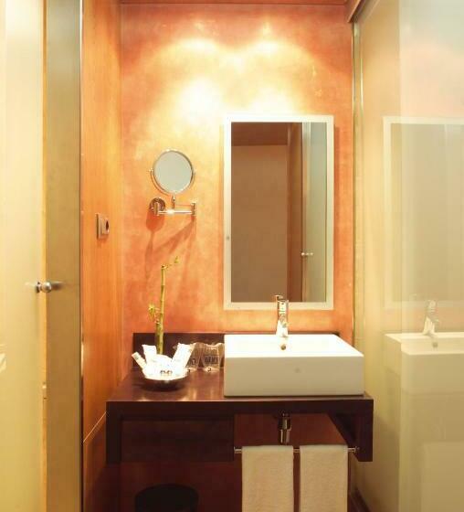 수피리어 룸, Num