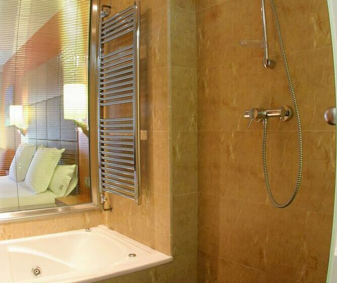 수피리어 룸, Num