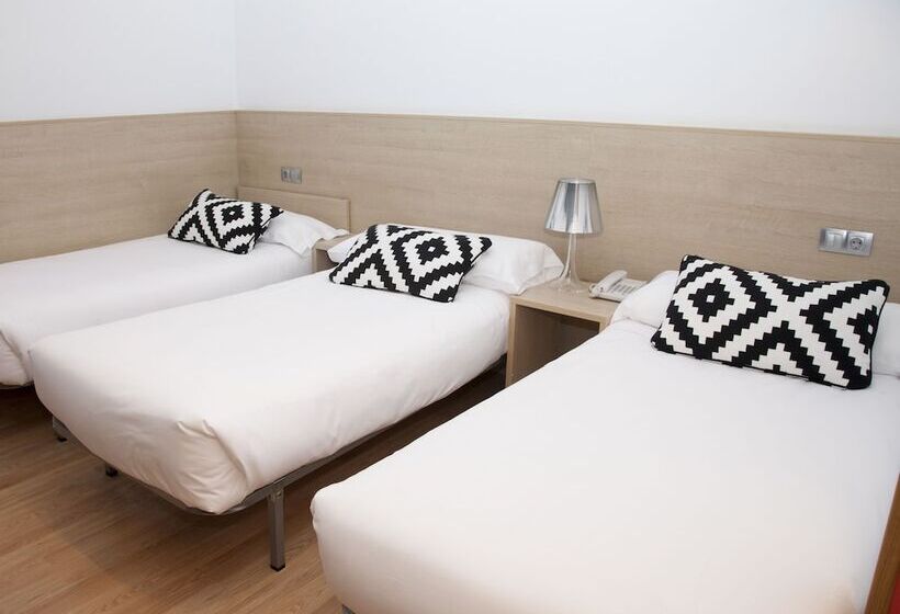 חדר סטנדרט לשלושה, Restaurante Cadosa