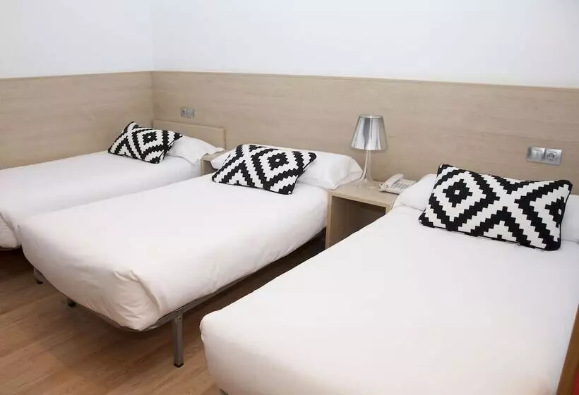 Standard Triple Room, Restaurante Cadosa