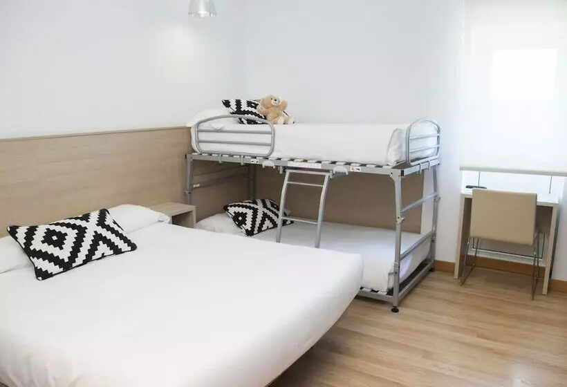 Standard Quadruple Room, Restaurante Cadosa