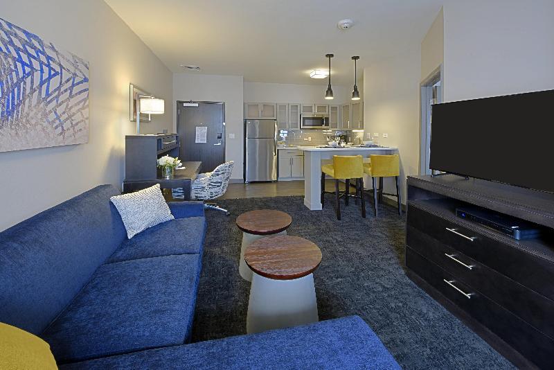 חדר משפחתי, Restaurante Cadosa