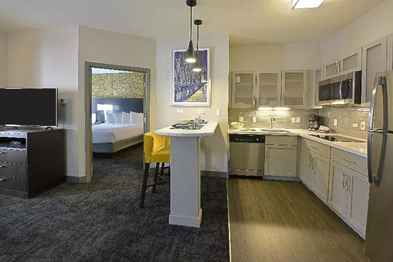 Family Room, Restaurante Cadosa