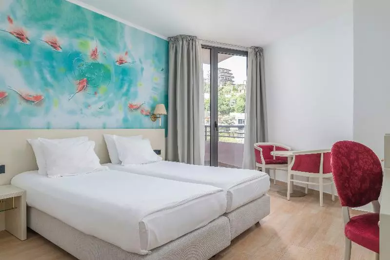 Standard Single Room, Restaurante Cadosa