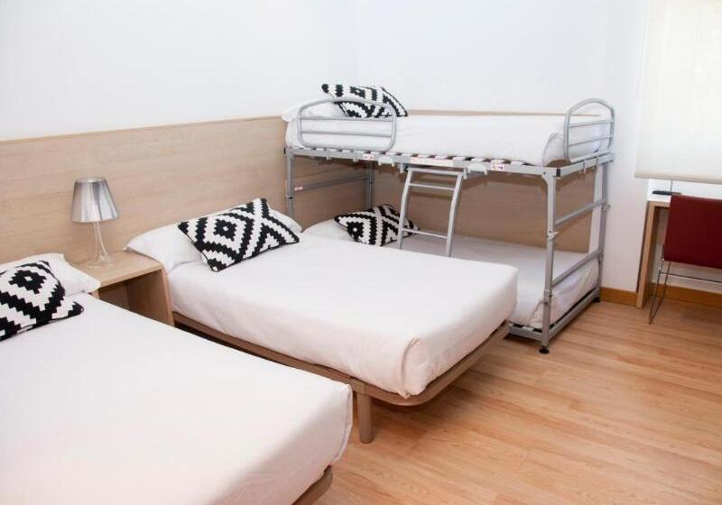 חדר סטנדרט לארבעה, Restaurante Cadosa