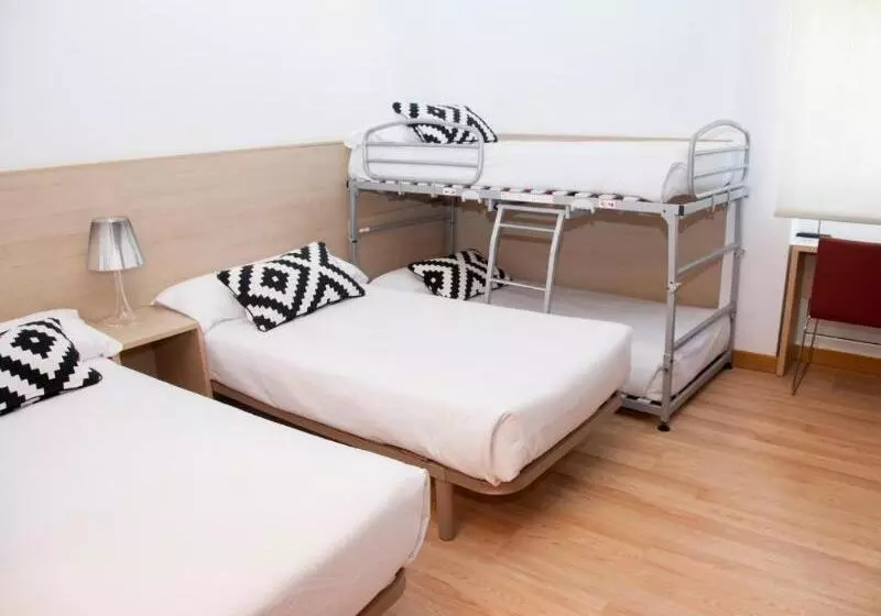 Standard Quadruple Room, Restaurante Cadosa