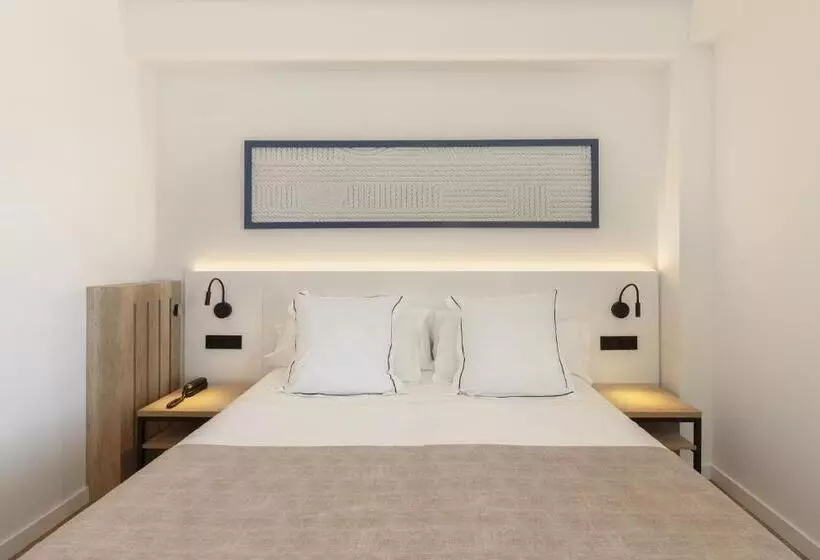Standardzimmer mit seitlichem Meerblick, Rovira