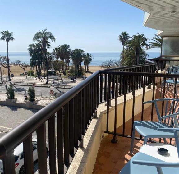 חדר סטנדרט לשלושה, Rovira