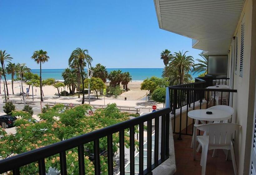 חדר סטנדרט לשלושה, Rovira