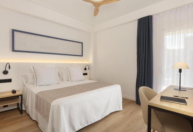 חדר סטנדרט לשלושה, Rovira