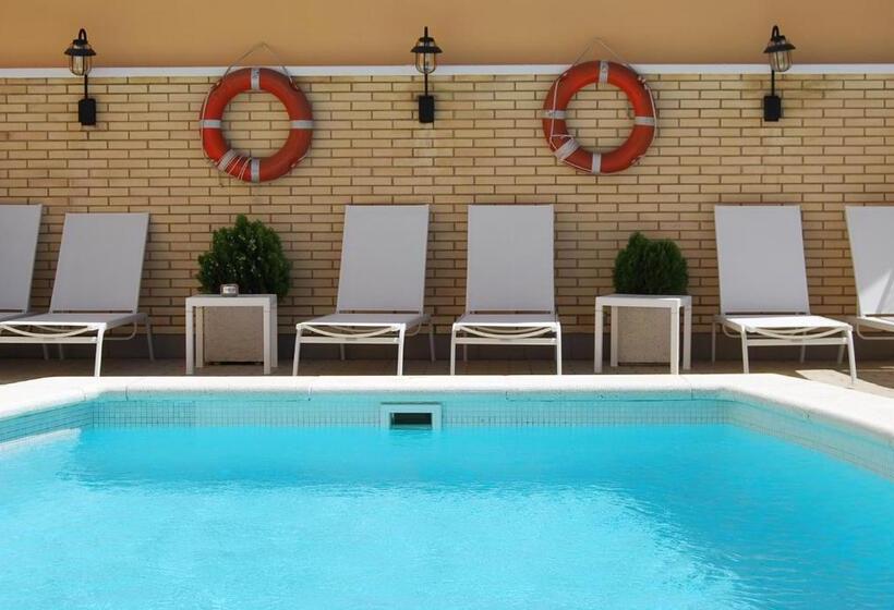 חדר סטנדרט נוף לבריכה, Rovira